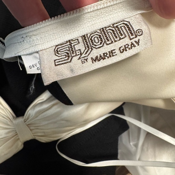 Vintage St John by Marie Grey Elegant Black Knit and Cream Dress Size 6 - Picture 14 of 15